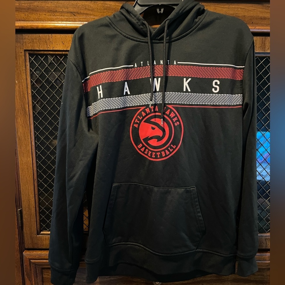 NBA Atlanta Hawks Red and Black Hoodie Men’s size Medium Basketball